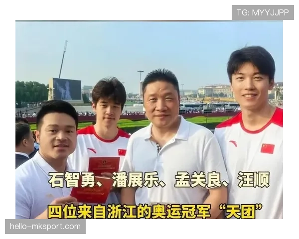 潘展乐赛后居然穿成网红潮牌,场上硬汉场下潮男真有两副面孔? 潘展乐赛后居然穿成网红潮牌,场上硬汉场下潮男真有两副面孔?